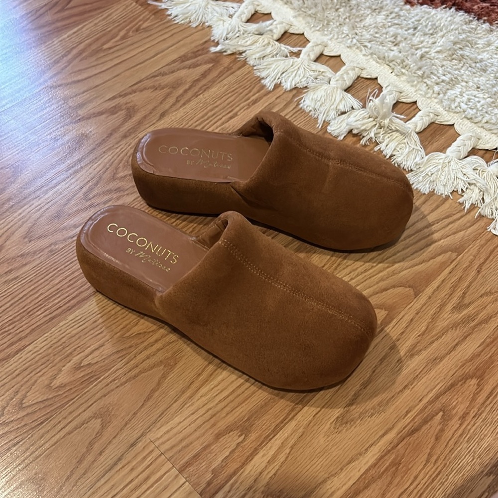 Anthropologie coconut by Matisse bubble clogs